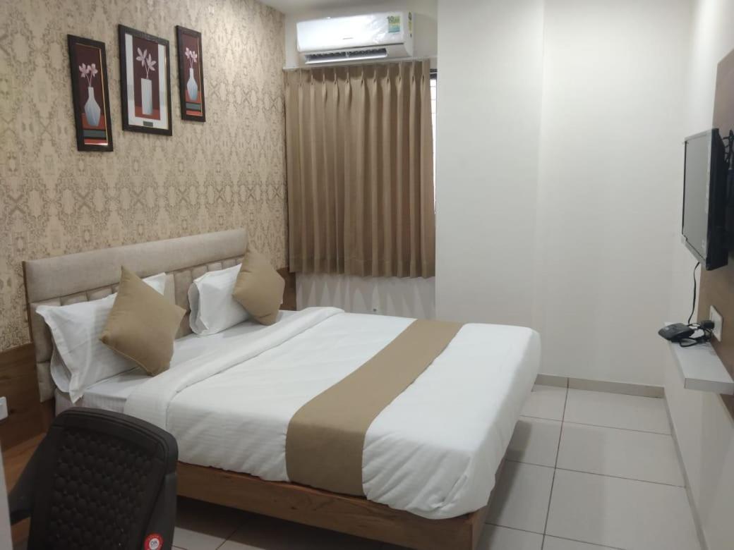 Hotel Md Residency Anand Exterior photo