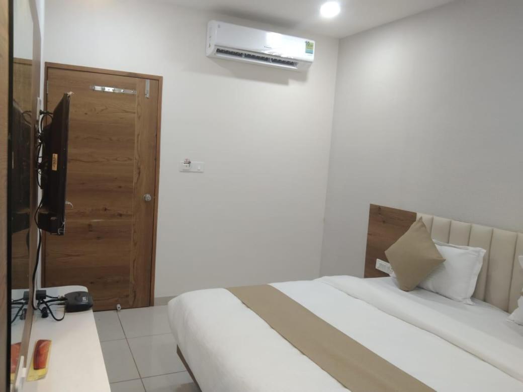 Hotel Md Residency Anand Exterior photo