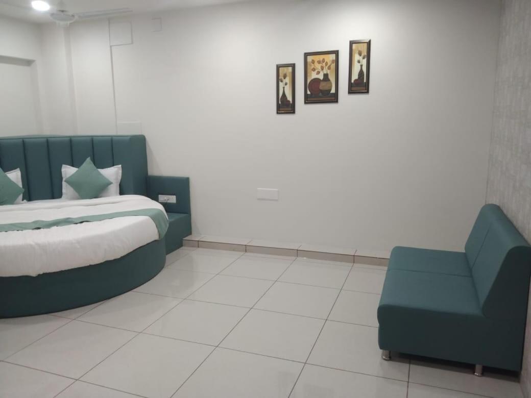 Hotel Md Residency Anand Exterior photo