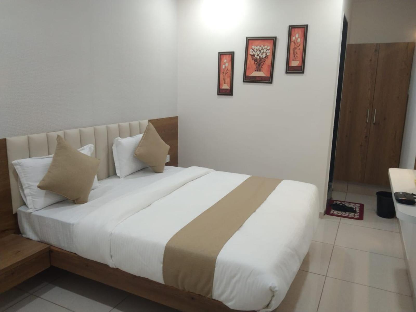 Hotel Md Residency Anand Exterior photo