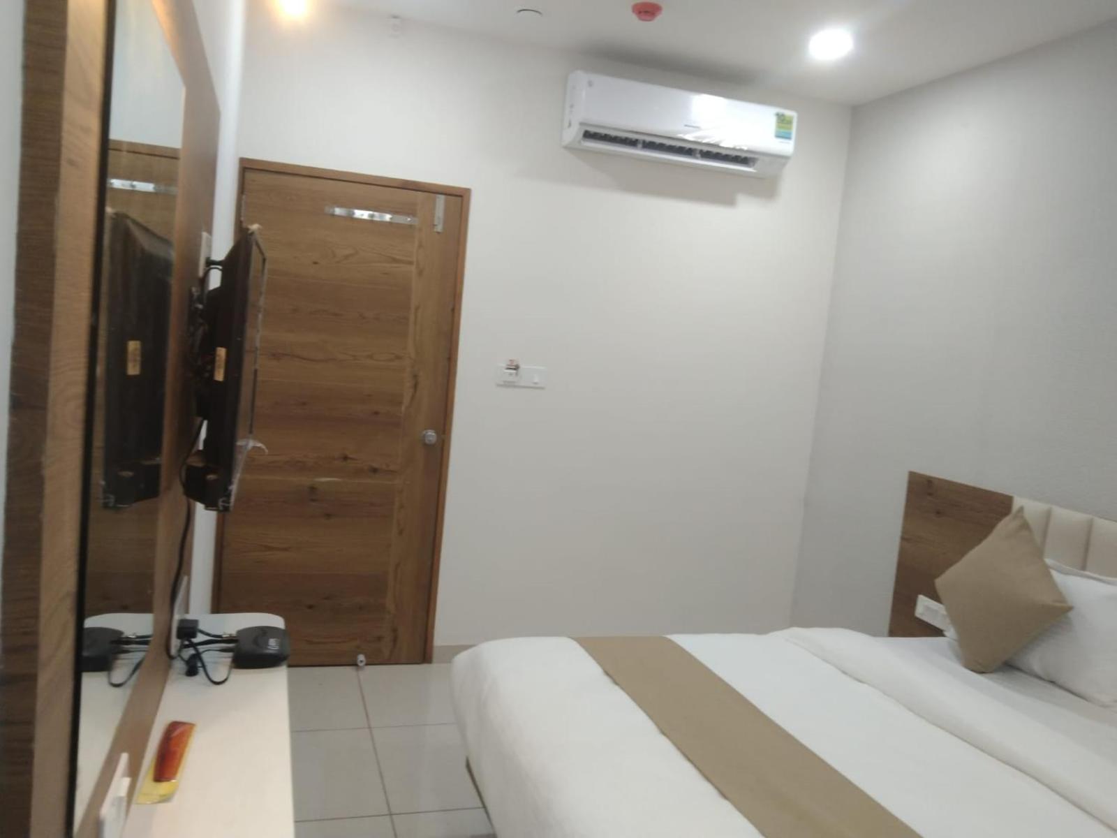 Hotel Md Residency Anand Exterior photo