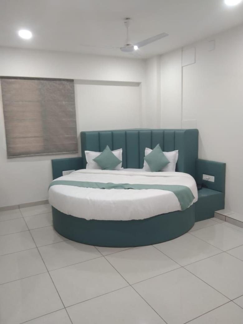 Hotel Md Residency Anand Exterior photo