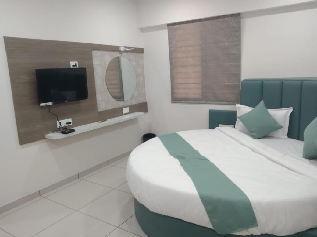 Hotel Md Residency Anand Exterior photo