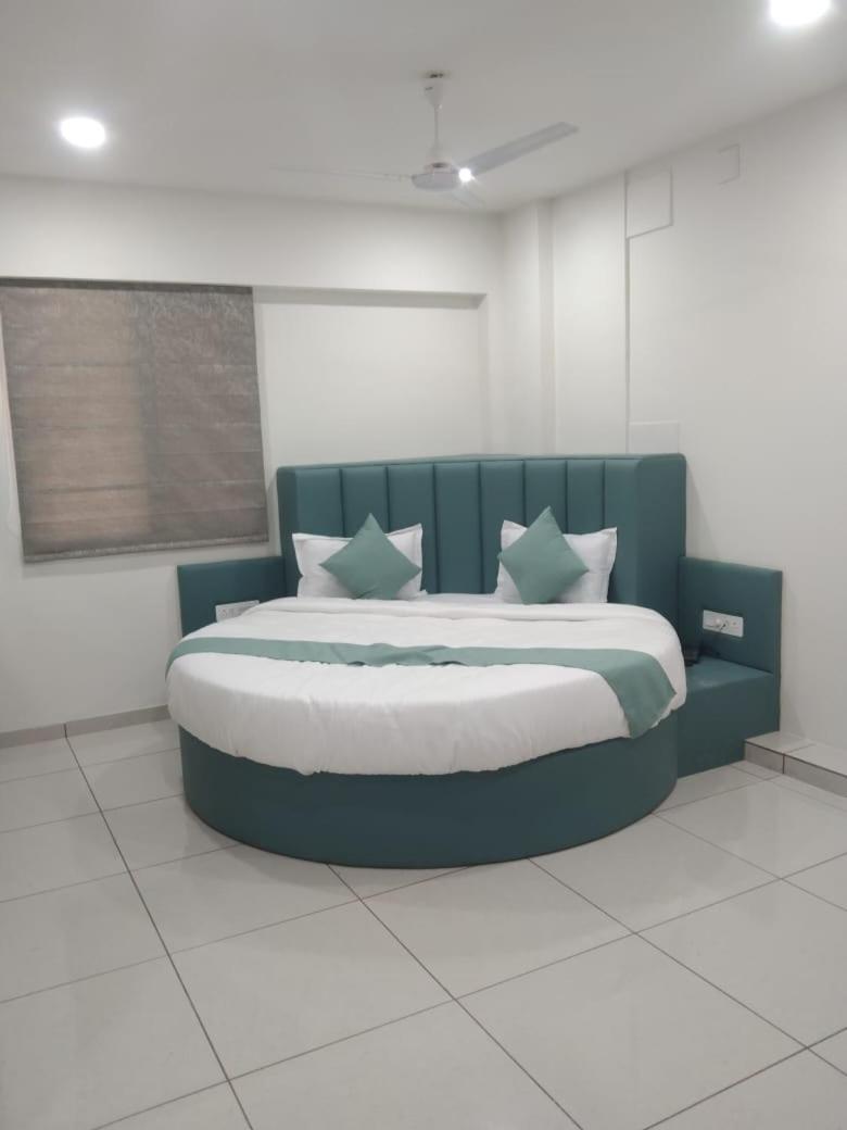 Hotel Md Residency Anand Exterior photo